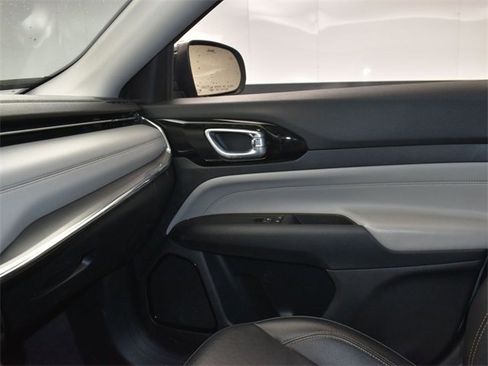 Used 2022 Jeep Compass Limited image 22