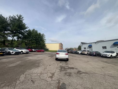 Used 2025 Nissan Versa SV FWD image 16