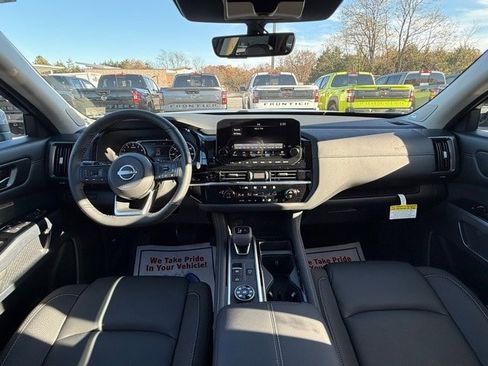 New 2025 Nissan Pathfinder SL w/ SL Premium Package image 22