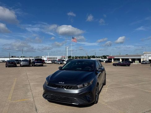 Used 2023 Kia Forte LXS FWD image 6