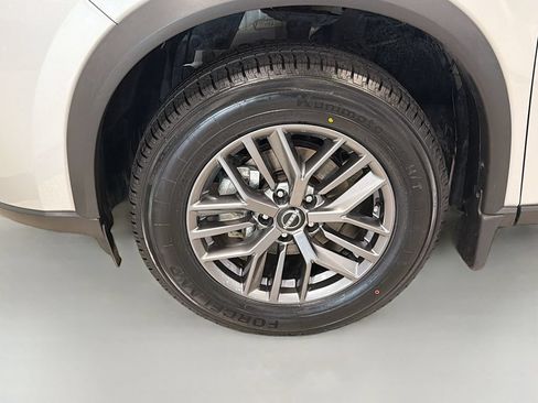 Used 2024 Nissan Rogue S AWD/4WD image 30