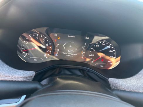 Used 2024 Jeep Compass Latitude image 11