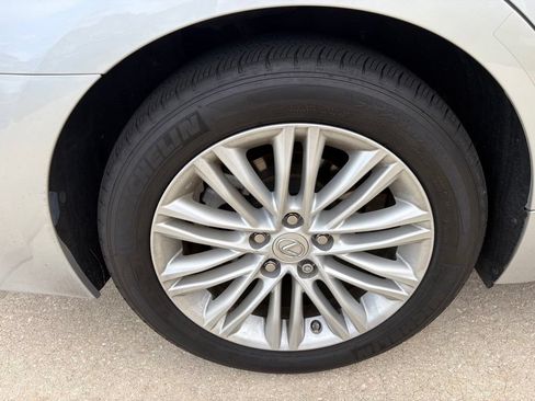 Used 2017 Lexus ES 350 w/ Premium Package FWD image 2