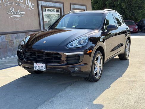 Used 2016 Porsche Cayenne Base AWD 4dr SUV image 2