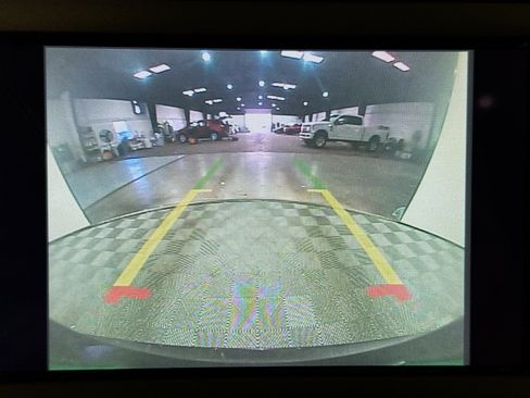 Used 2020 Chrysler Voyager LX FWD image 17