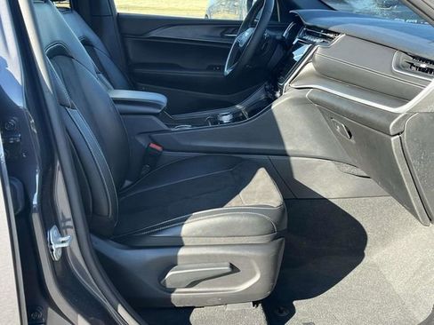 Used 2023 Jeep Grand Cherokee Altitude image 24