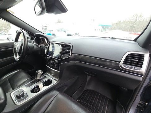 Used 2020 Jeep Grand Cherokee Limited w/ Luxury Group II image 28