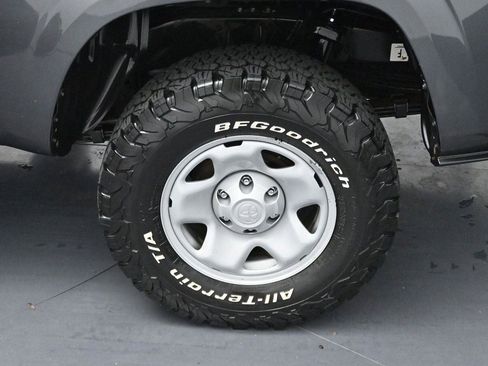 Used 2019 Toyota Tacoma SR w/ SR Convenience Package AWD/4WD image 29