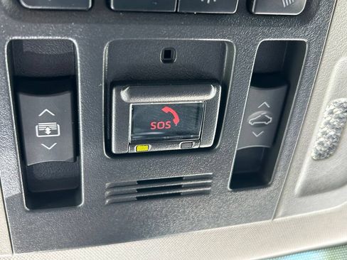 Used 2021 Toyota Camry XSE FWD image 32