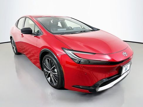 Used 2025 Toyota Prius XLE image 3