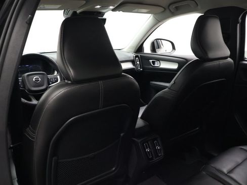 Used 2021 Volvo XC40 T4 Momentum w/ Premium Package FWD image 20