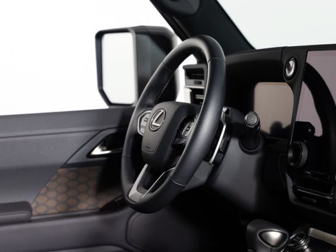 Used 2025 Lexus GX 550 w/ Cold Area Package AWD/4WD image 32