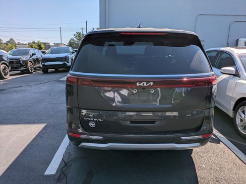 Used 2024 Kia Carnival LX FWD image 4