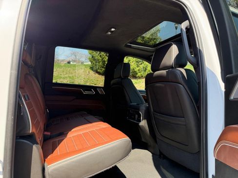 Used 2024 GMC Sierra 2500 Denali Ultimate AWD/4WD image 10