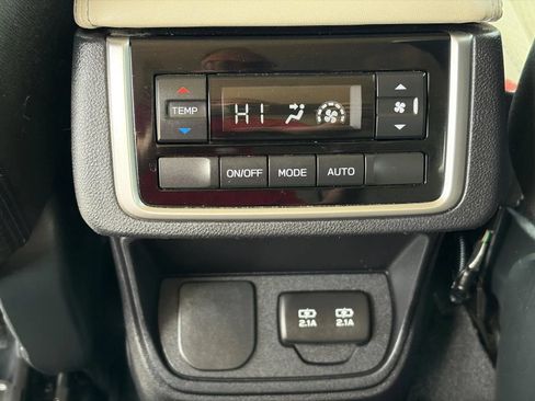 Used 2021 Subaru Ascent Premium w/ Convenience Package AWD/4WD image 24
