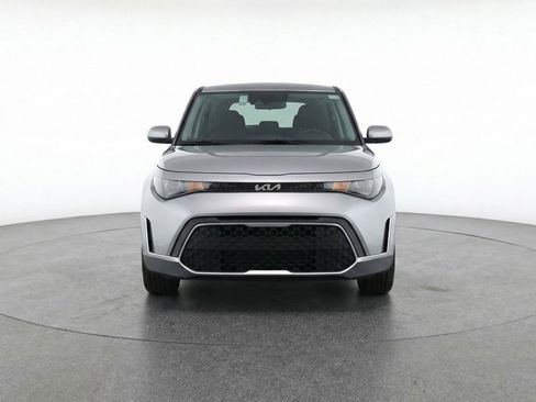 Used 2025 Kia Soul LX w/ LX Technology Package FWD image 2