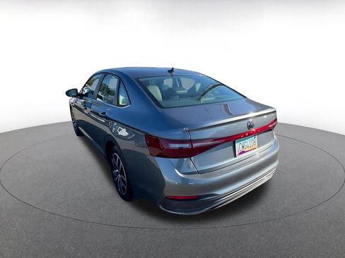 Used 2025 Volkswagen Jetta SE image 11