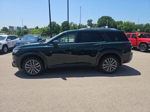Used 2023 Nissan Pathfinder SL w/ SL Premium Package AWD/4WD image 2