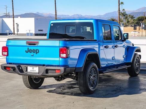 New 2025 Jeep Gladiator Sport image 9
