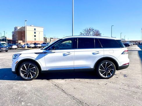 Used 2023 Lincoln Aviator Reserve w/ Equipment Group 201A image 6