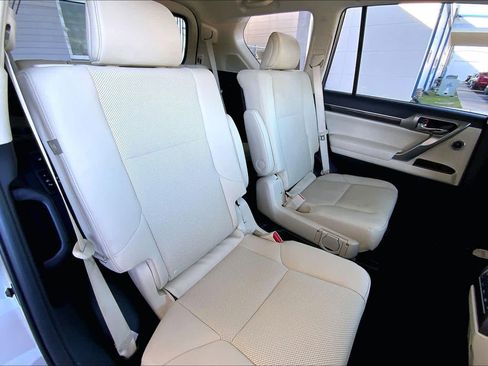 Used 2023 Lexus GX 460 Premium image 19