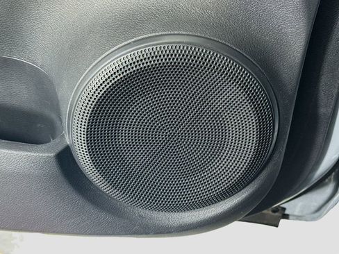 Used 2022 Nissan Kicks SR w/ Premium Package FWD image 18