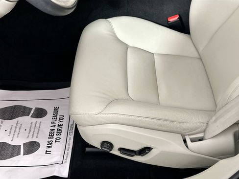 Certified 2023 Volvo XC60 B5 Plus w/ Climate Package image 20