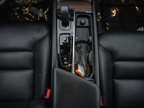 Used 2023 Volvo V60 B5 Cross Country Plus image 25