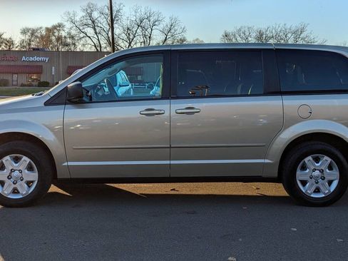 Used 2010 Dodge Grand Caravan SE image 8