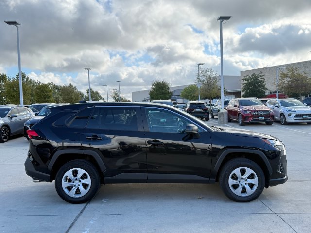 Used 2025 Toyota RAV4 LE AWD/4WD image 5