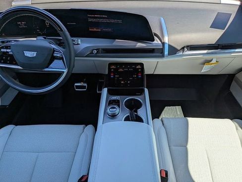 New 2026 Cadillac Vistiq Luxury AWD/4WD image 16