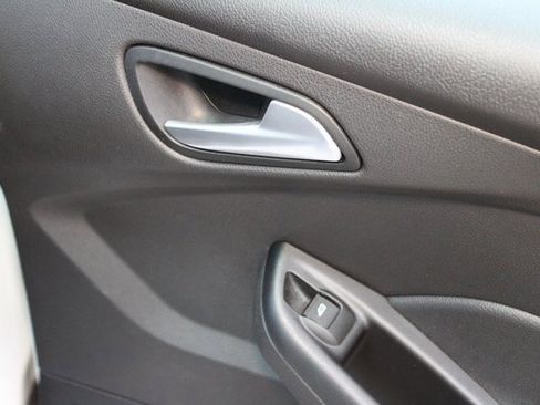 Used 2018 Ford Focus SE image 10