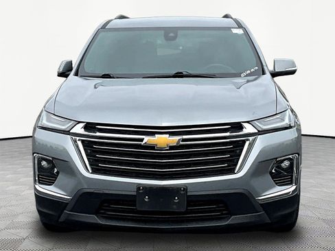 Used 2023 Chevrolet Traverse LT FWD image 2