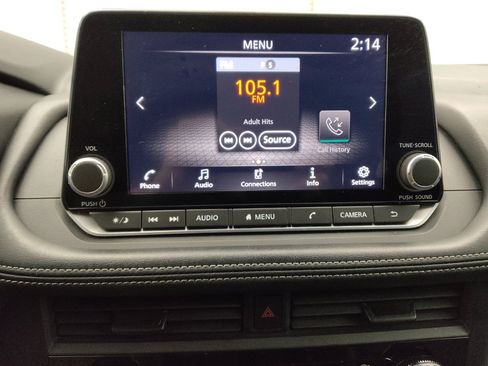 Used 2024 Nissan Rogue S AWD/4WD image 25