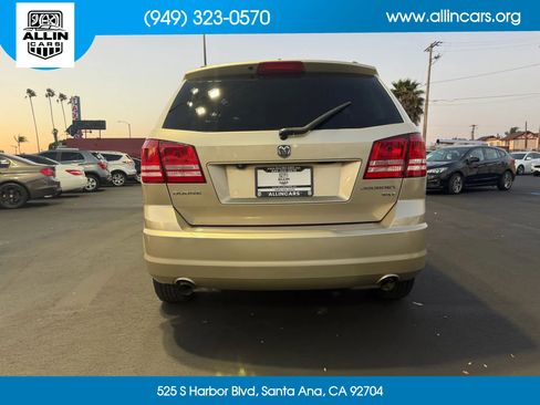 Used 2010 Dodge Journey SXT w/ Navigation & Sound Group I FWD image 5