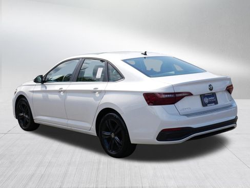 Certified 2023 Volkswagen Jetta SE w/ Panoramic Sunroof Package FWD image 5