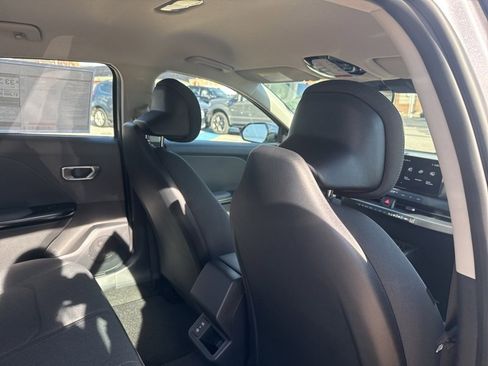 New 2025 Kia K4 LXS image 12