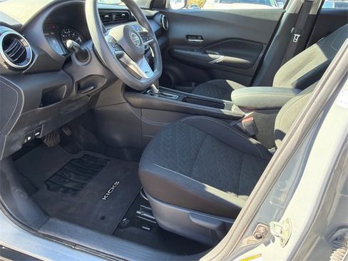 Used 2021 Nissan Kicks SV image 9