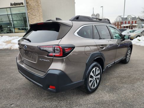 Used 2023 Subaru Outback Premium image 4