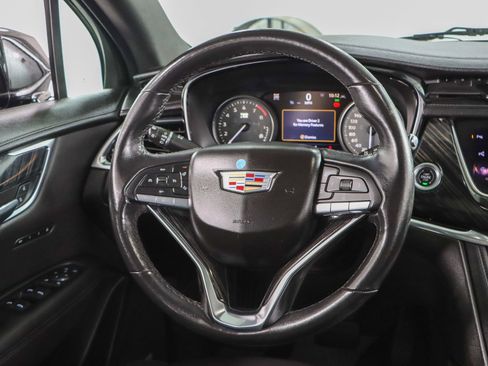 Used 2022 Cadillac XT6 Premium Luxury image 12