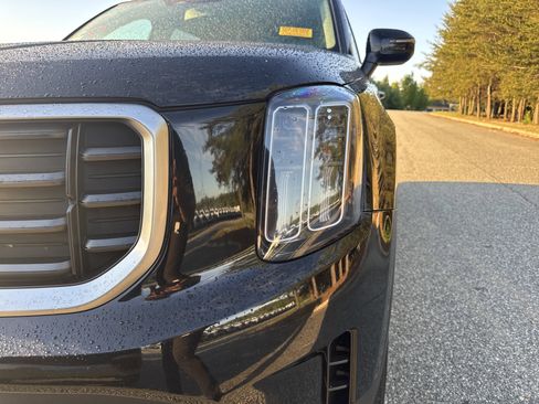 Used 2025 Kia Telluride S image 6