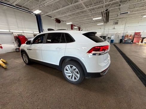 Used 2023 Volkswagen Atlas Cross Sport SE w/ Panoramic Sunroof Package AWD/4WD image 7