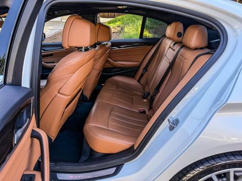 Used 2019 BMW 530i w/ Convenience Package image 9