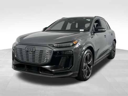 Used 2025 Audi SQ6 e-tron Prestige w/ Black Edition One AWD/4WD image 4