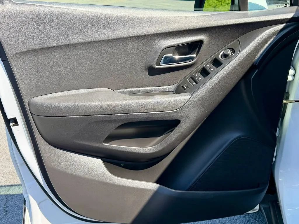 Used 2019 Chevrolet Trax LS FWD image 20