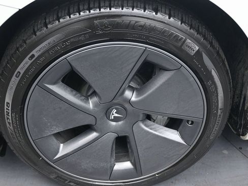 Used 2023 Tesla Model 3 Standard Range image 40