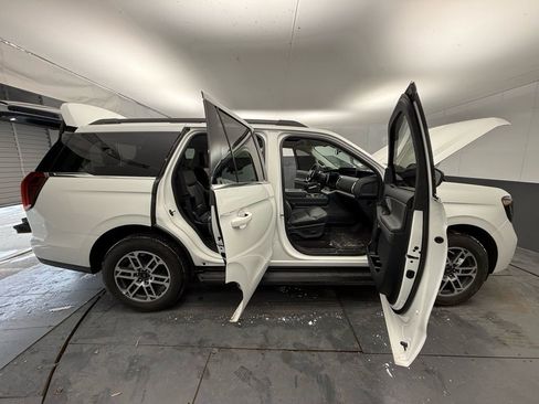 New 2026 Ford Expedition Active image 18