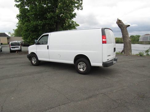 Used 2021 Chevrolet Express 2500 w/ Driver Convenience Package RWD image 4