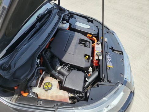 Used 2014 Chevrolet Volt w/ Enhanced Safety Package 1 FWD image 14