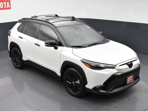 Used 2025 Toyota Corolla Cross AWD Hybrid image 23